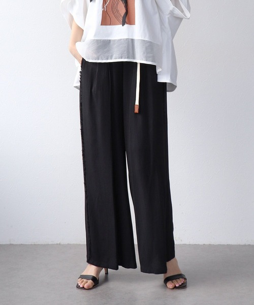 Jines(ジネス)の「サイドフリンジベルト付パンツ(その他パンツ・レディース・ブラック/カーキ/ベージュ・38)」の2枚目の写真