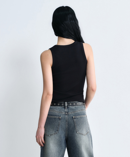 MUSINSA STANDARD WOMAN（ムシンサスタンダードウーマン）の「ウィメンズスcoopネックタンクトップ[ブラック]（Tシャツ/カットソー・レディース・その他・X-SMALL/SMALL/MEDIUM/LARGE）」の4枚目の写真