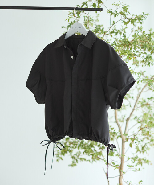Firsthand(ファーストハンド)の「Firsthand/ファーストハンド 切り替え ショートスリーブ ヘムコード ブラウス(シャツ/ブラウス・レディース・ライトグリーン/ブラック/サックスブルー/ホワイト・FREE)」の2枚目の写真