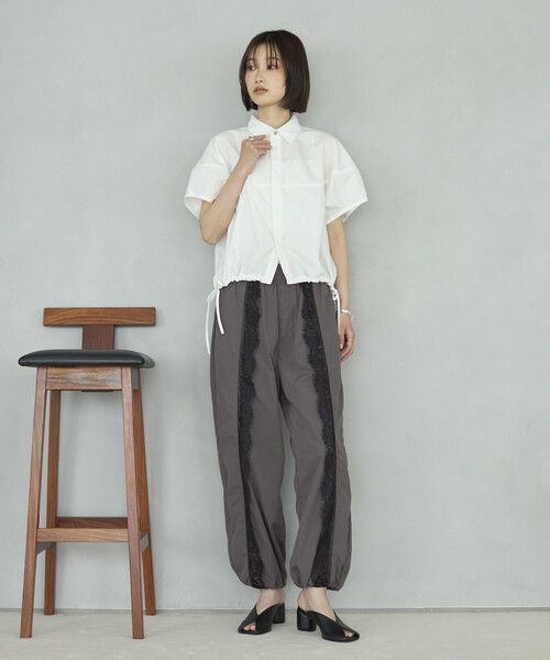 Firsthand(ファーストハンド)の「Firsthand/ファーストハンド 切り替え ショートスリーブ ヘムコード ブラウス(シャツ/ブラウス・レディース・ライトグリーン/ブラック/サックスブルー/ホワイト・FREE)」の14枚目の写真