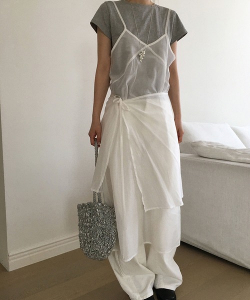 meJane(ミージェーン)の「シアーキャミワンピース×巻きスカート アシンメトリ―レイヤードワンピース(ワンピース・レディース・ホワイト/グレー・FREE)」の5枚目の写真