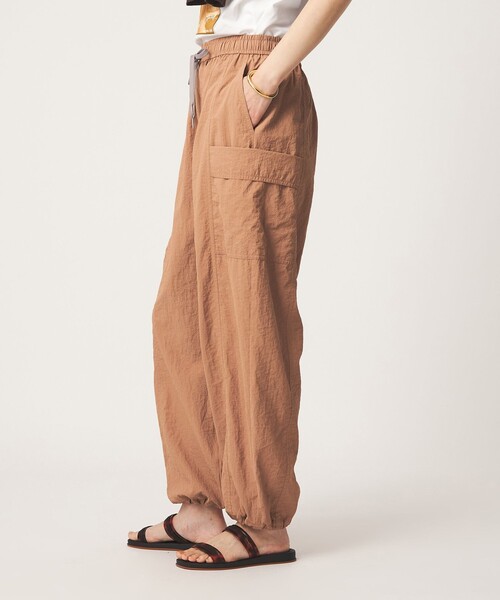 green label relaxing(グリーンレーベルリラクシング)の「バルーン カーゴ パンツ UVカット(カーゴパンツ・レディース・ベージュ/ブラック・FREE)」の4枚目の写真