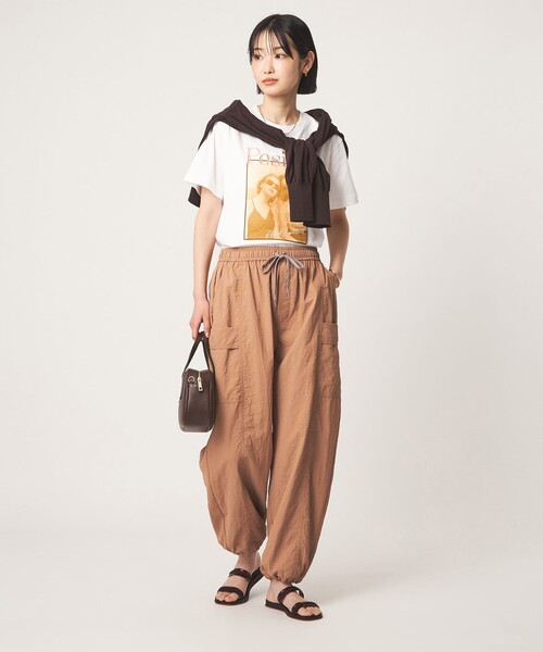 green label relaxing(グリーンレーベルリラクシング)の「バルーン カーゴ パンツ UVカット(カーゴパンツ・レディース・ベージュ/ブラック・FREE)」の5枚目の写真
