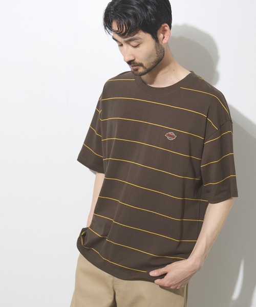 Dickies（ディッキーズ）の「【GENUINE Dickies / ジェニュインディッキーズ】綿100％ ワンポイントワッペン ボーダーTシャツ（Tシャツ/カットソー・メンズ・ブラウン系/ホワイト系・M/XL/L）」の2枚目の写真