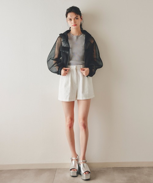 REDYAZEL(レディアゼル)の「レーザーカットデニムショートパンツ(その他パンツ・レディース・ホワイト/ネイビー/サックスブルー・MEDIUM/SMALL)」の20枚目の写真