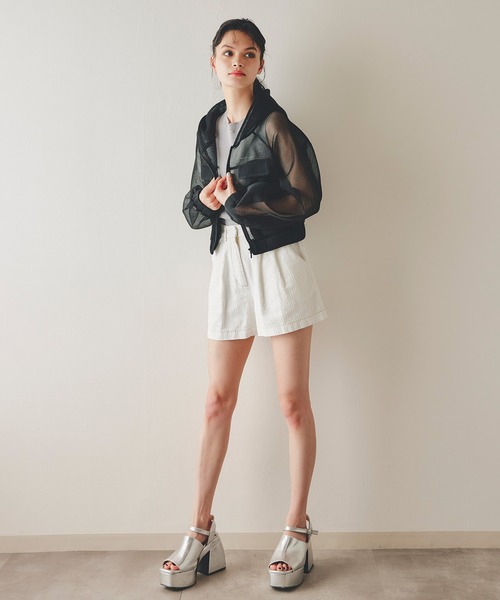REDYAZEL(レディアゼル)の「レーザーカットデニムショートパンツ(その他パンツ・レディース・ホワイト/ネイビー/サックスブルー・MEDIUM/SMALL)」の21枚目の写真