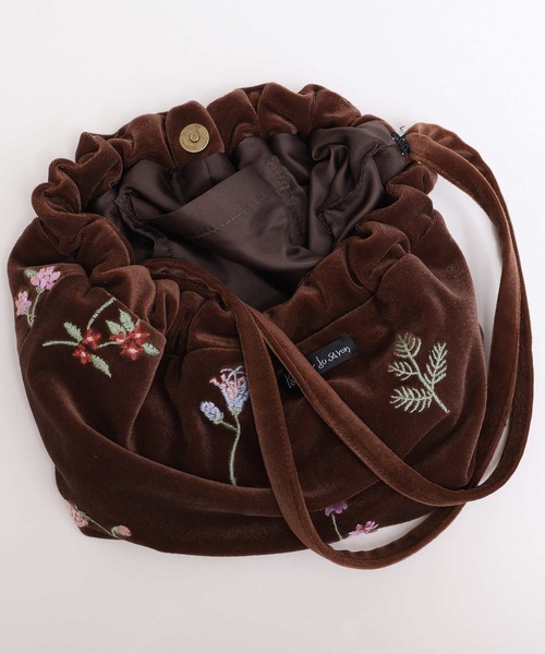 l'atelier du savon(アトリエドサボン)の「秋の草花 ベロア刺繍ポシェット(ショルダーバッグ・レディース・ブラウン/ネイビー・FREE)」の14枚目の写真
