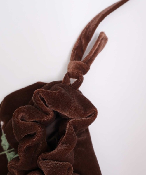 l'atelier du savon(アトリエドサボン)の「秋の草花 ベロア刺繍ポシェット(ショルダーバッグ・レディース・ブラウン/ネイビー・FREE)」の16枚目の写真