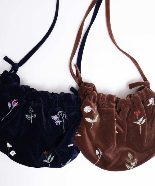 l'atelier du savon(アトリエドサボン)の「秋の草花 ベロア刺繍ポシェット(ショルダーバッグ・レディース・ブラウン/ネイビー・FREE)」の17枚目の写真
