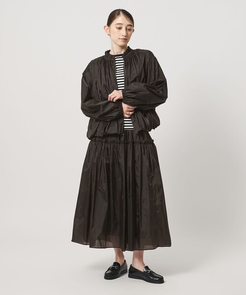UNITED ARROWS（ユナイテッドアローズ）の「シアー タフタ ギャザースカート ‐はっ水 ウォッシャブル‐（スカート・レディース・ダークブラウン/ライトブルー・36/38）」の8枚目の写真