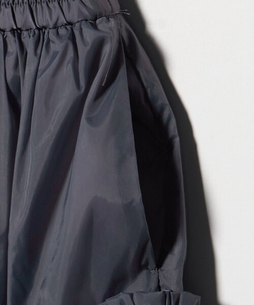UNITED ARROWS（ユナイテッドアローズ）の「シアー タフタ ギャザースカート ‐はっ水 ウォッシャブル‐（スカート・レディース・ダークブラウン/ライトブルー・36/38）」の15枚目の写真