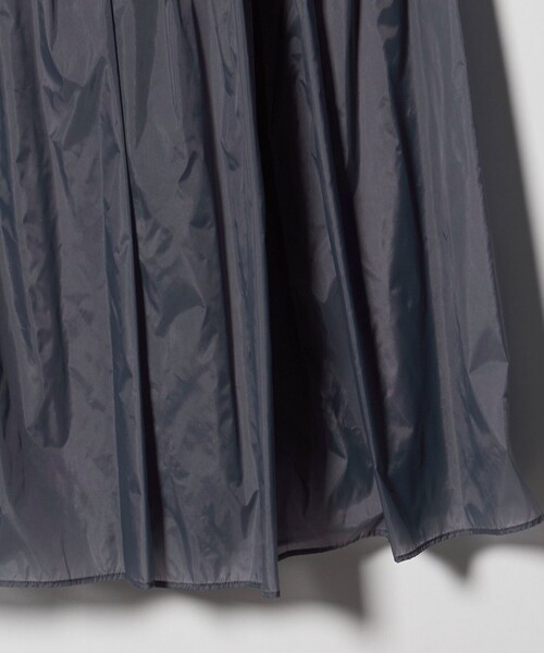 UNITED ARROWS（ユナイテッドアローズ）の「シアー タフタ ギャザースカート ‐はっ水 ウォッシャブル‐（スカート・レディース・ダークブラウン/ライトブルー・36/38）」の17枚目の写真