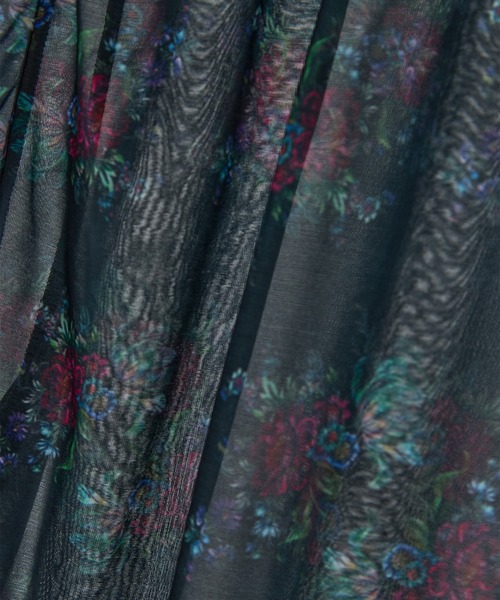 FUMIE TANAKA（フミエタナカ）の「[FUMIE=TANAKA/フミエタナカ]sheer print longT（Tシャツ/カットソー・レディース・ブルー/ブラック/ブラウン/ホワイト・36）」の8枚目の写真