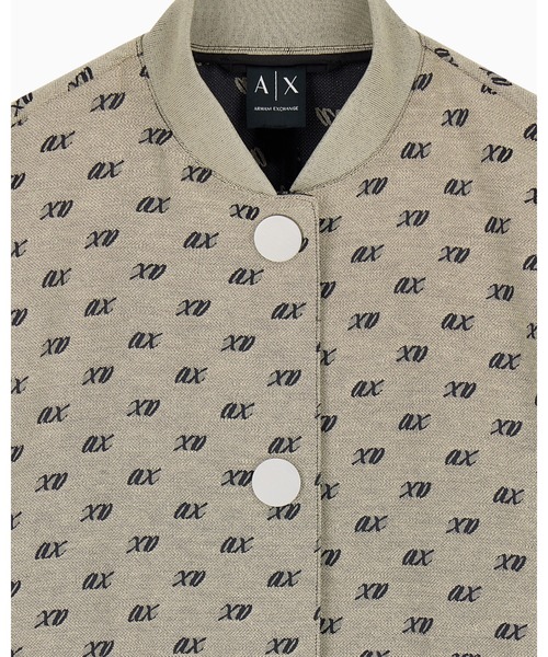 ARMANI EXCHANGE(アルマーニエクスチェンジ)の「【A|X アルマーニ エクスチェンジ】<ZOZO限定>オールオーバージャカードロゴ ボンバージャケット(ブルゾン・レディース・ベージュ・X-SMALL/X-LARGE/SMALL/MEDIUM/LARGE)」の4枚目の写真