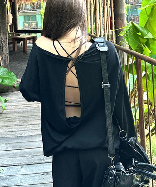 GLAMOROUS JANE(グラマラスジェーン)の「バックオープンルーズトップス(Tシャツ/カットソー・レディース・ホワイト/ブラック・FREE)」の1枚目の写真