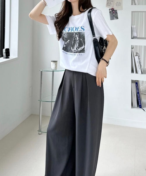 sowme.(ソウミー)の「古着風に着映える◎フォトプリント ロゴ ベーシック Tシャツ(Tシャツ/カットソー・レディース・ホワイト/スミクロ・SMALL/MEDIUM/LARGE)」の3枚目の写真