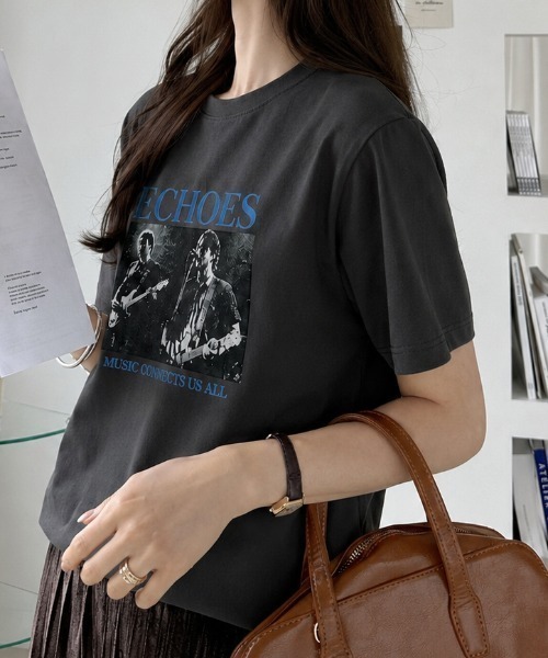 sowme.(ソウミー)の「古着風に着映える◎フォトプリント ロゴ ベーシック Tシャツ(Tシャツ/カットソー・レディース・ホワイト/スミクロ・SMALL/MEDIUM/LARGE)」の10枚目の写真