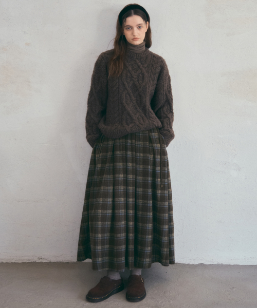 OURNOSTALGIA（アワー ノスタルジア）の「Homely Cable Knit_Deep Brown(O25-KN28)（ニット/セーター・レディース・ダークブラウン・FREE）」の2枚目の写真