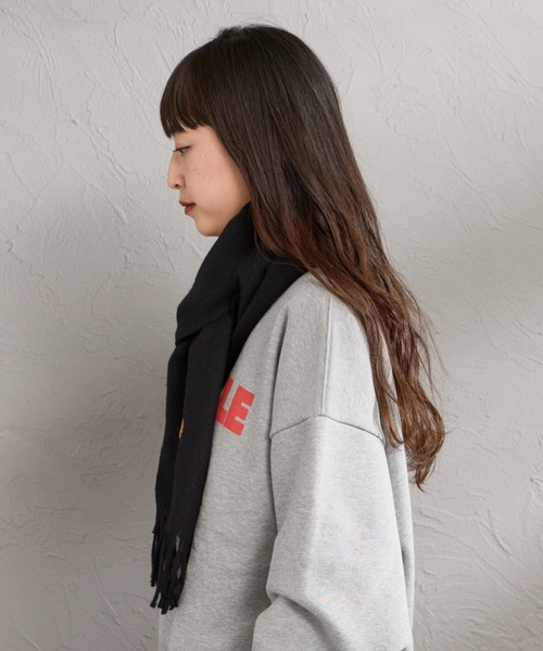 FRED PERRY（フレッドペリー）の「【WEB先行予約】[FRED PERRY/フレッドペリー] ワンポイントロゴ刺繍 ウールマフラー(WEB限定)（マフラー・レディース・ネイビー/ブラック・ONE SIZE）」の6枚目の写真