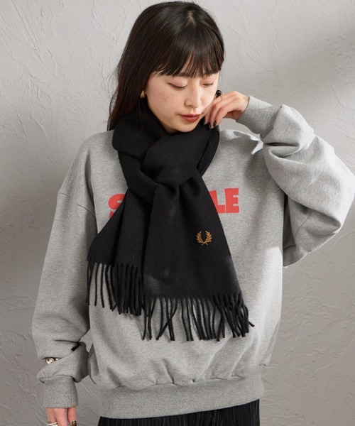 FRED PERRY（フレッドペリー）の「【WEB先行予約】[FRED PERRY/フレッドペリー] ワンポイントロゴ刺繍 ウールマフラー(WEB限定)（マフラー・レディース・ネイビー/ブラック・ONE SIZE）」の9枚目の写真