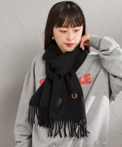 FRED PERRY（フレッドペリー）の「【WEB先行予約】[FRED PERRY/フレッドペリー] ワンポイントロゴ刺繍 ウールマフラー(WEB限定)（マフラー・レディース・ネイビー/ブラック・ONE SIZE）」の7枚目の写真