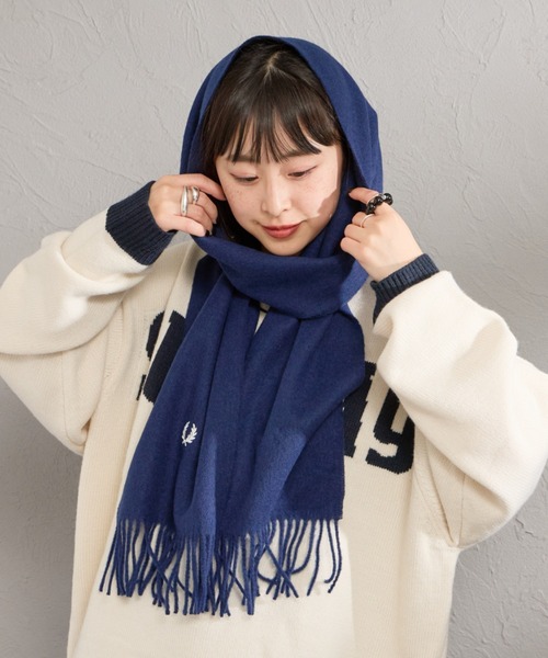 FRED PERRY（フレッドペリー）の「【WEB先行予約】[FRED PERRY/フレッドペリー] ワンポイントロゴ刺繍 ウールマフラー(WEB限定)（マフラー・レディース・ネイビー/ブラック・ONE SIZE）」の13枚目の写真