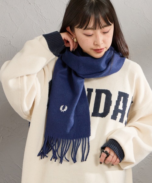 FRED PERRY（フレッドペリー）の「【WEB先行予約】[FRED PERRY/フレッドペリー] ワンポイントロゴ刺繍 ウールマフラー(WEB限定)（マフラー・レディース・ネイビー/ブラック・ONE SIZE）」の21枚目の写真