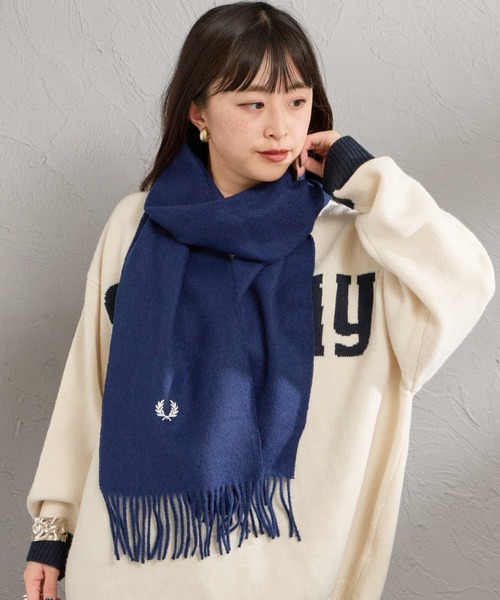 FRED PERRY（フレッドペリー）の「【WEB先行予約】[FRED PERRY/フレッドペリー] ワンポイントロゴ刺繍 ウールマフラー(WEB限定)（マフラー・レディース・ネイビー/ブラック・ONE SIZE）」の17枚目の写真