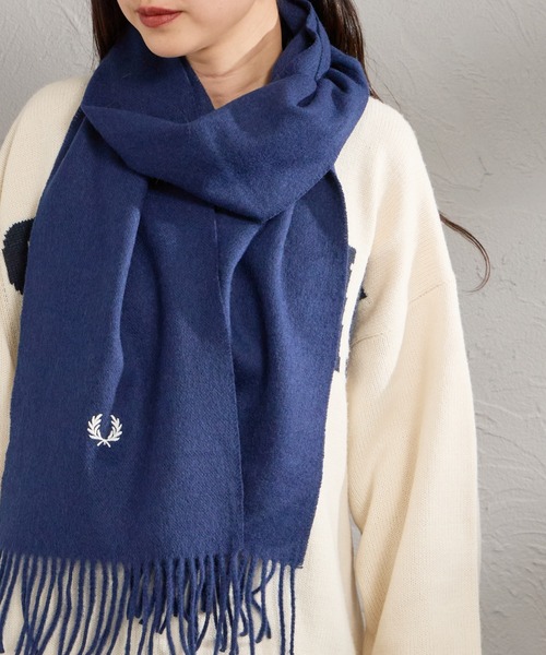 FRED PERRY（フレッドペリー）の「【WEB先行予約】[FRED PERRY/フレッドペリー] ワンポイントロゴ刺繍 ウールマフラー(WEB限定)（マフラー・レディース・ネイビー/ブラック・ONE SIZE）」の20枚目の写真