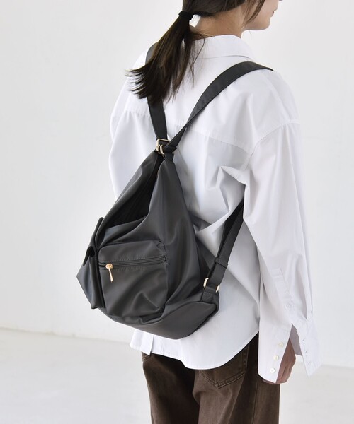 quaranciel(カランシエル)の「〈撥水加工〉3WAY ナイロン リュック / ショルダーバッグ(A4対応)(ショルダーバッグ・レディース・ブラウン/グレー/ブラック・ONE SIZE)」の5枚目の写真