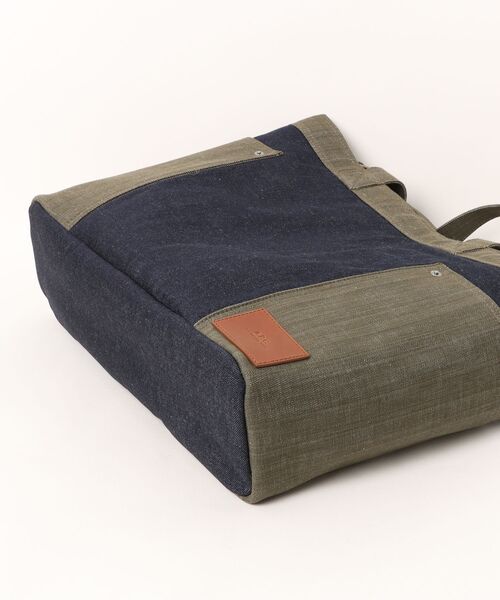 A.P.C.（アーペーセー）の「Jardin バッグ（ショルダーバッグ・メンズ・ブルー系その他・ONESIZE）」の2枚目の写真