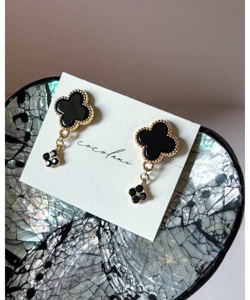 tone（トーン）の「【cocolani】［金属アレルギー対応］クリップ式 クローバービジューイヤリング(MA)（イヤリング・レディース・ブラック/ブラック系その他/ホワイト・FREE）」の15枚目の写真