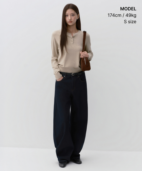 MUSINSA STANDARD WOMAN（ムシンサスタンダードウーマン）の「ウィメンズエッセンシャルヘンリーネックニット[ヘッダーライトベージュ]（ニット/セーター・レディース・その他・MEDIUM/LARGE/X-SMALL/SMALL）」の2枚目の写真