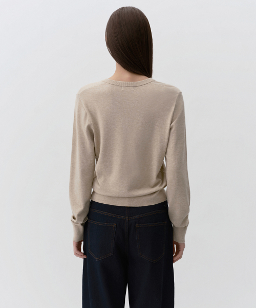 MUSINSA STANDARD WOMAN（ムシンサスタンダードウーマン）の「ウィメンズエッセンシャルヘンリーネックニット[ヘッダーライトベージュ]（ニット/セーター・レディース・その他・MEDIUM/LARGE/X-SMALL/SMALL）」の3枚目の写真
