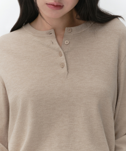 MUSINSA STANDARD WOMAN（ムシンサスタンダードウーマン）の「ウィメンズエッセンシャルヘンリーネックニット[ヘッダーライトベージュ]（ニット/セーター・レディース・その他・MEDIUM/LARGE/X-SMALL/SMALL）」の4枚目の写真