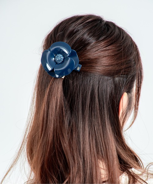ALEXANDRE DE PARIS(アレクサンドルドゥパリ)の「【ALEXANDRE DE PARIS】バレッタ ヘアーアクセサリー CAMELIA PASTEL 6cm(バレッタ/ヘアクリップ・レディース・ネイビー/ブラック・FREE)」の4枚目の写真