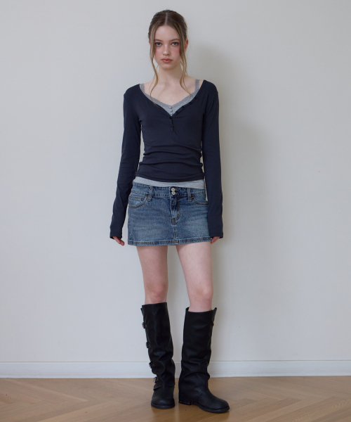 ROSEFRANTZ（ロゼフランツ）の「Basic V-neck Long Sleeve [Charcoal]（Tシャツ/カットソー・レディース・チャコールグレー・SMALL/MEDIUM/X-SMALL）」の4枚目の写真