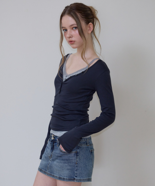ROSEFRANTZ（ロゼフランツ）の「Basic V-neck Long Sleeve [Charcoal]（Tシャツ/カットソー・レディース・チャコールグレー・SMALL/MEDIUM/X-SMALL）」の7枚目の写真