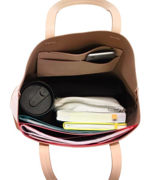 sankyo shokai（サンキョウショウカイ）の「バイカラー フェイクレザー トートバッグ（トートバッグ・レディース・その他3/その他5/その他1/その他2/その他4/キャメル/ブラック×レッド/ピンク×イエロー/ピンクベージュ/コーラルピンク・FREE）」の14枚目の写真