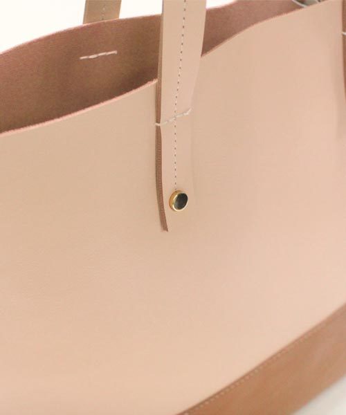 sankyo shokai（サンキョウショウカイ）の「バイカラー フェイクレザー トートバッグ（トートバッグ・レディース・その他3/その他5/その他1/その他2/その他4/キャメル/ブラック×レッド/ピンク×イエロー/ピンクベージュ/コーラルピンク・FREE）」の15枚目の写真