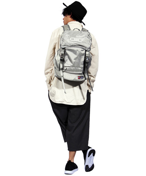 ８(eight)（エイト）の「スクエア リュックサック リュック ナイロン（バックパック/リュック・メンズ・グレー/ブラック/ホワイト・FREE）」の6枚目の写真