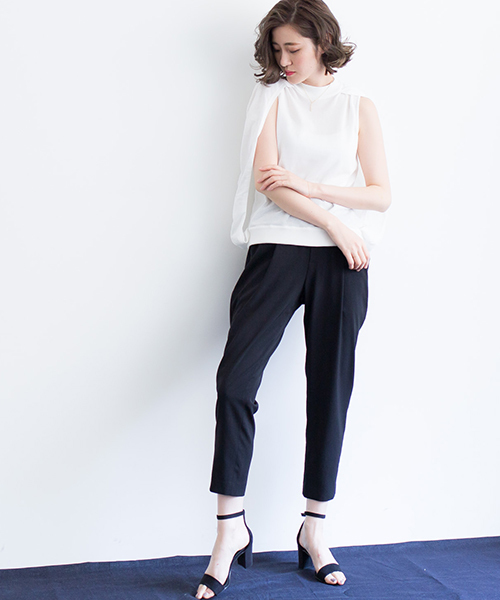 STUDIOUS（ステュディオス）の「【STUDIOUS】ドライタッチアンクルテーパードパンツ（その他パンツ・レディース・グレー/ブラック・0/1）」の17枚目の写真