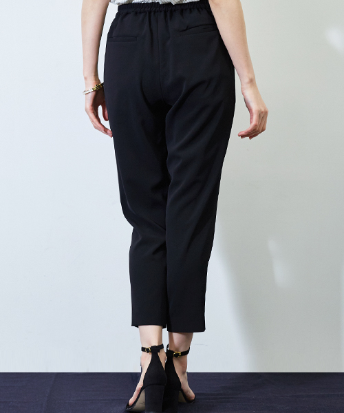 STUDIOUS（ステュディオス）の「【STUDIOUS】ドライタッチアンクルテーパードパンツ（その他パンツ・レディース・グレー/ブラック・0/1）」の14枚目の写真