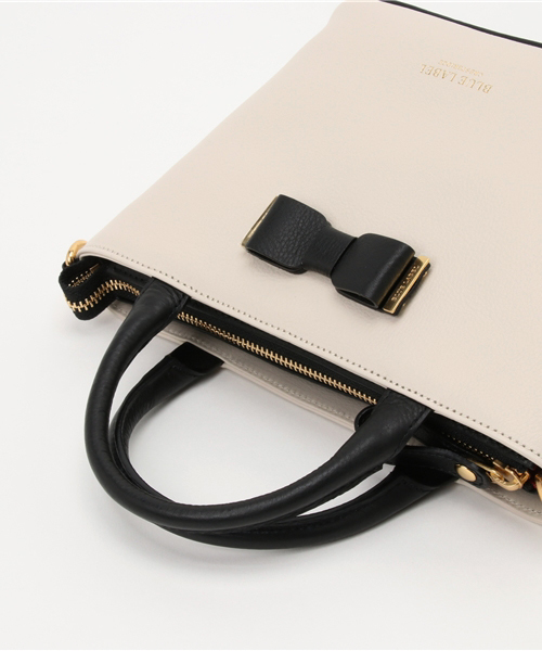 BLUE LABEL CRESTBRIDGE（ブルーレーベルクレストブリッジ）の「リボンレザーショルダーバッグ（ショルダーバッグ・レディース・ホワイト/ピンク・X）」の4枚目の写真