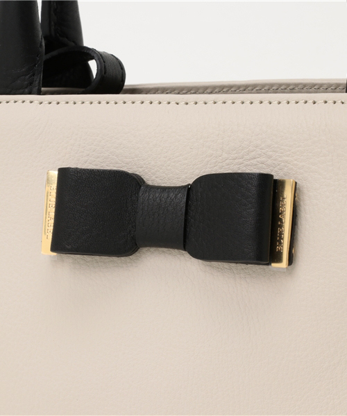 BLUE LABEL CRESTBRIDGE（ブルーレーベルクレストブリッジ）の「リボンレザーショルダーバッグ（ショルダーバッグ・レディース・ホワイト/ピンク・X）」の5枚目の写真