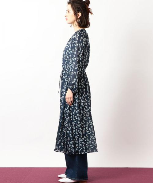 green label relaxing（グリーンレーベルリラクシング）の「CF Deveaux(デヴォー) レトロフラワー マキシ ワンピース ◆（ワンピース・レディース・ナチュラル/ネイビー・FREE）」の14枚目の写真