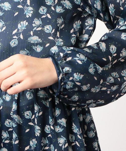 green label relaxing（グリーンレーベルリラクシング）の「CF Deveaux(デヴォー) レトロフラワー マキシ ワンピース ◆（ワンピース・レディース・ナチュラル/ネイビー・FREE）」の17枚目の写真