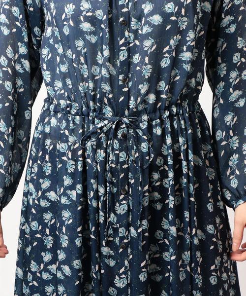 green label relaxing（グリーンレーベルリラクシング）の「CF Deveaux(デヴォー) レトロフラワー マキシ ワンピース ◆（ワンピース・レディース・ナチュラル/ネイビー・FREE）」の7枚目の写真