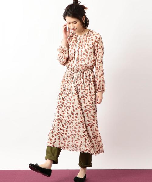 green label relaxing（グリーンレーベルリラクシング）の「CF Deveaux(デヴォー) レトロフラワー マキシ ワンピース ◆（ワンピース・レディース・ナチュラル/ネイビー・FREE）」の5枚目の写真