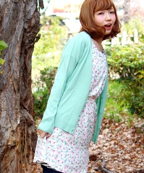 WEGO（ウィゴー）の「綿タッチアクリルVネックLSカーディガン（カーディガン/ボレロ・レディース・グリーン/グリーン系その他/ブルー/ネイビー/イエロー/ピンク/レッド・FREE）」の3枚目の写真